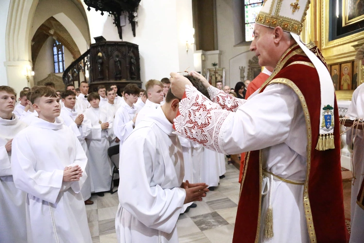 Wręczenie krzyży ceremoniarza