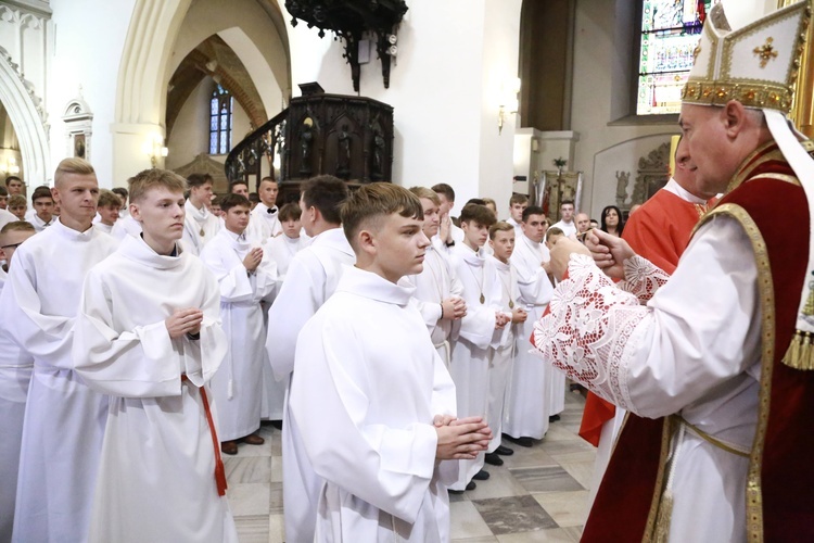 Wręczenie krzyży ceremoniarza