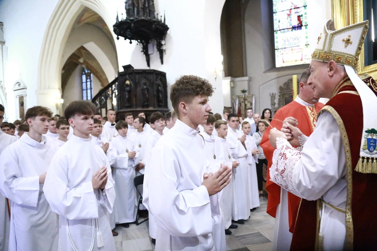 Wręczenie krzyży ceremoniarza