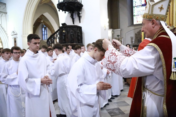 Wręczenie krzyży ceremoniarza