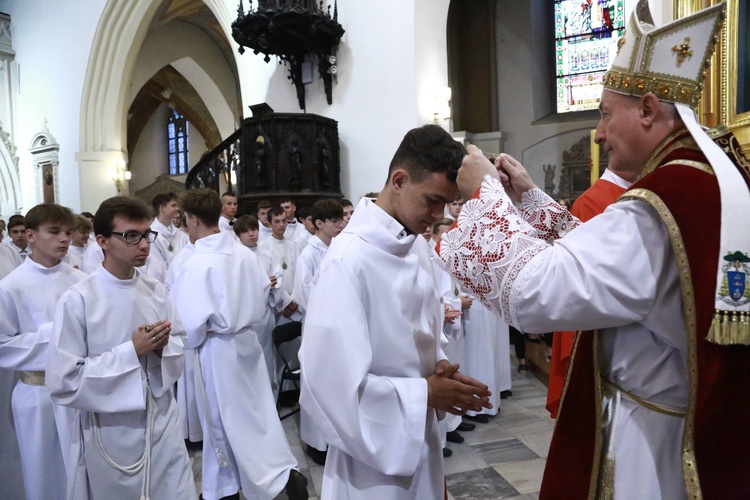 Wręczenie krzyży ceremoniarza