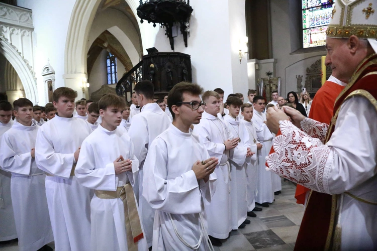 Wręczenie krzyży ceremoniarza