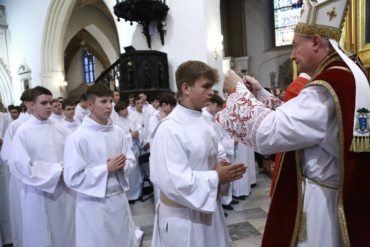 Wręczenie krzyży ceremoniarza