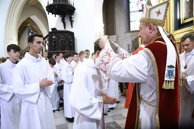 Wręczenie krzyży ceremoniarza
