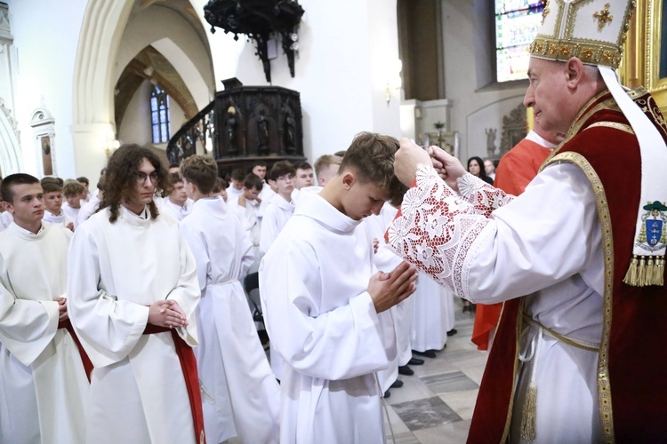 Wręczenie krzyży ceremoniarza