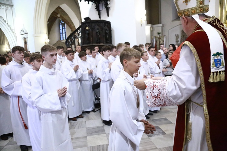 Wręczenie krzyży ceremoniarza