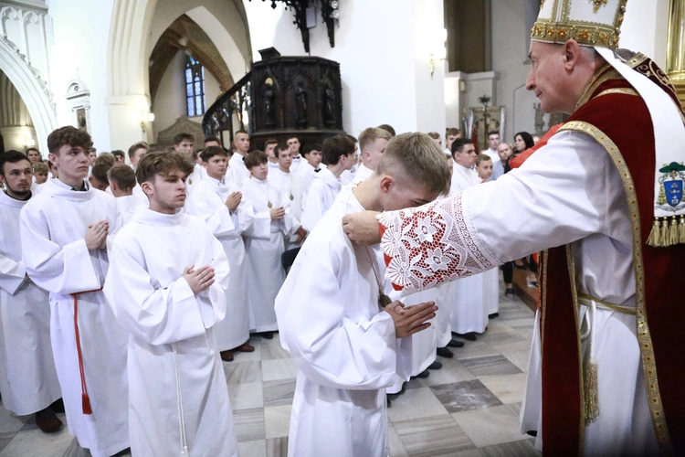 Wręczenie krzyży ceremoniarza