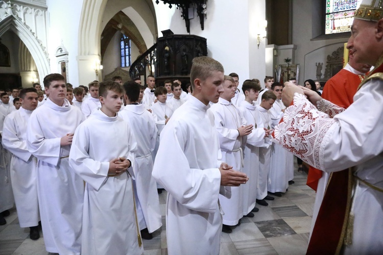 Wręczenie krzyży ceremoniarza
