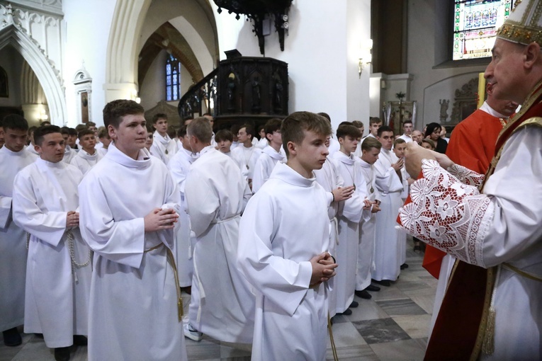 Wręczenie krzyży ceremoniarza
