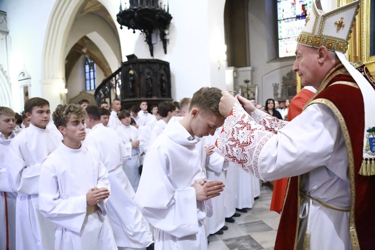 Wręczenie krzyży ceremoniarza