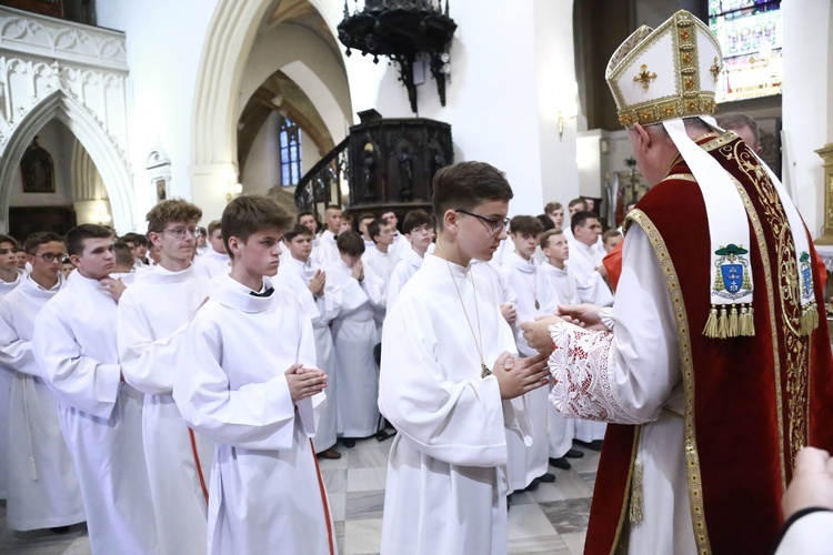 Wręczenie krzyży ceremoniarza