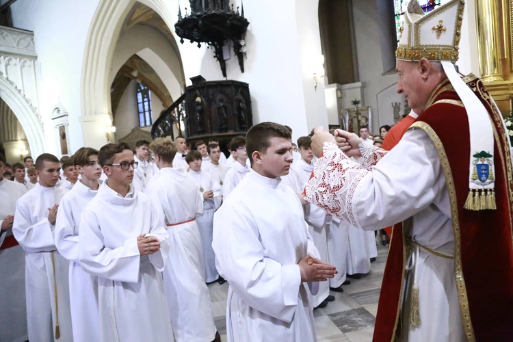 Wręczenie krzyży ceremoniarza