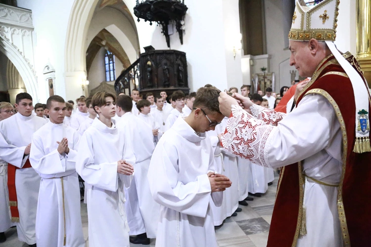 Wręczenie krzyży ceremoniarza