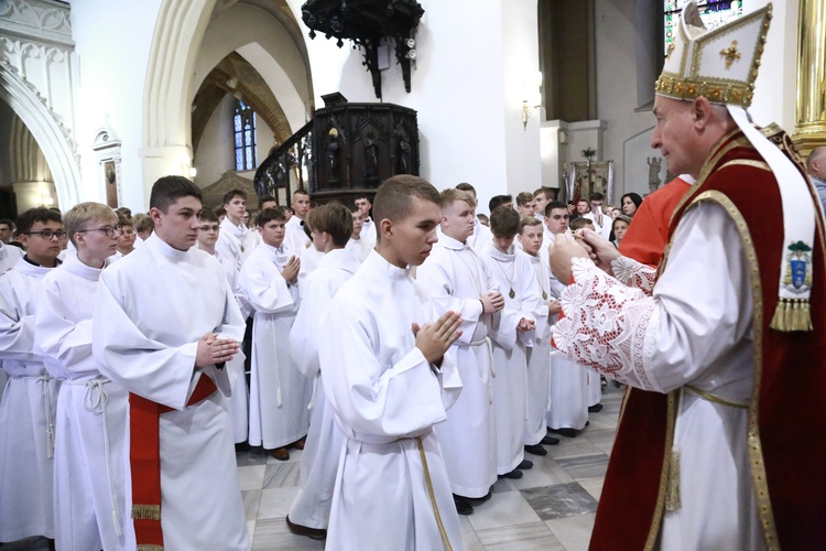 Wręczenie krzyży ceremoniarza