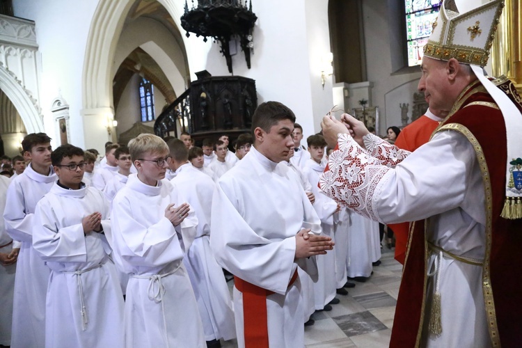 Wręczenie krzyży ceremoniarza