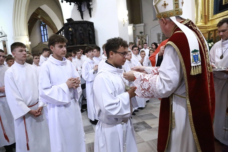 Wręczenie krzyży ceremoniarza