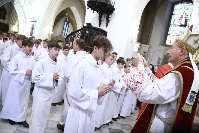 Wręczenie krzyży ceremoniarza