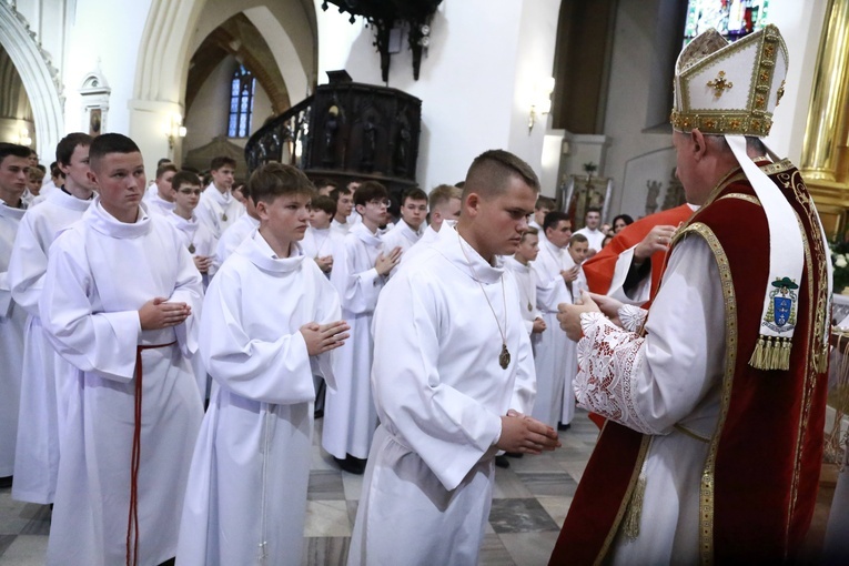Wręczenie krzyży ceremoniarza