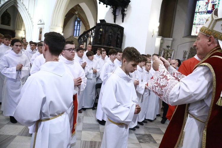 Wręczenie krzyży ceremoniarza