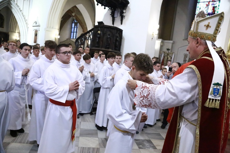 Wręczenie krzyży ceremoniarza