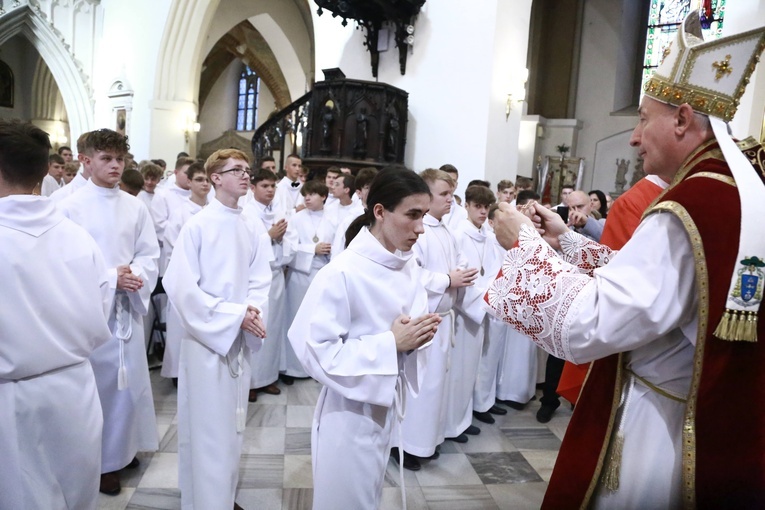 Wręczenie krzyży ceremoniarza
