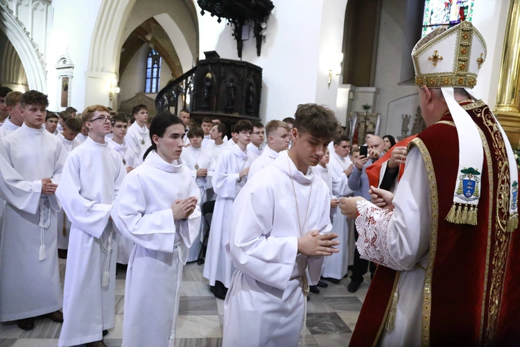 Wręczenie krzyży ceremoniarza