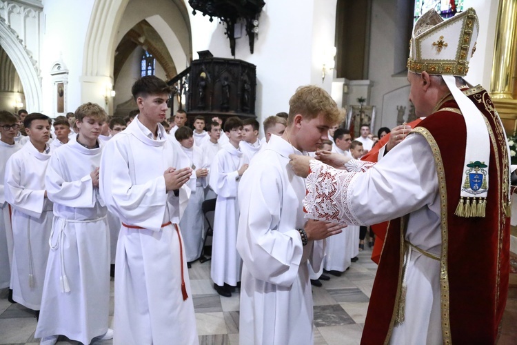 Wręczenie krzyży ceremoniarza