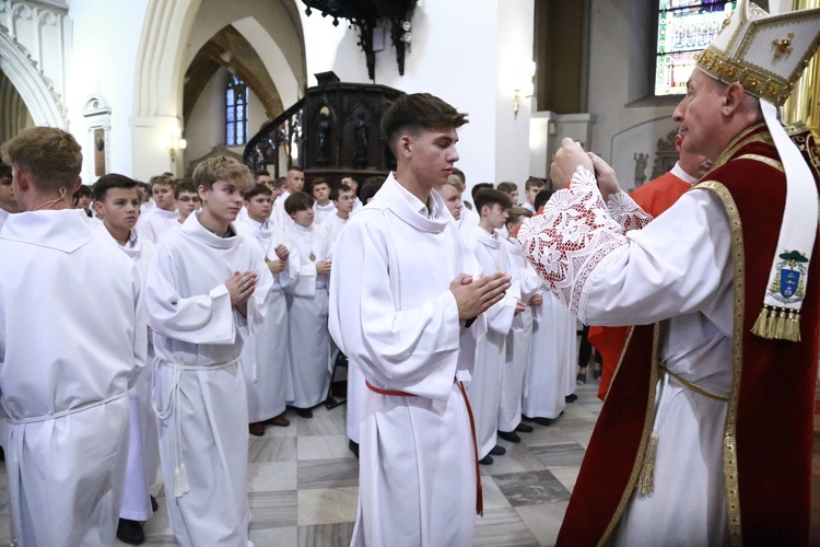 Wręczenie krzyży ceremoniarza