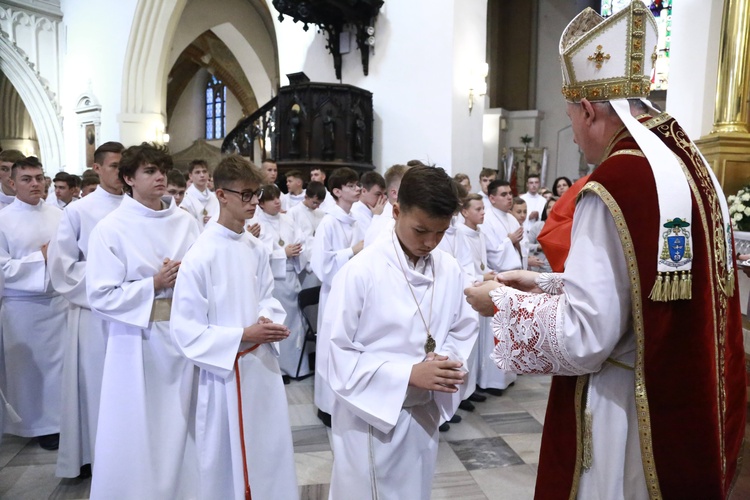 Wręczenie krzyży ceremoniarza