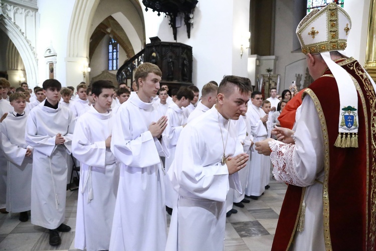 Wręczenie krzyży ceremoniarza