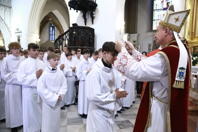 Wręczenie krzyży ceremoniarza