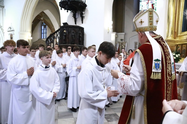 Wręczenie krzyży ceremoniarza