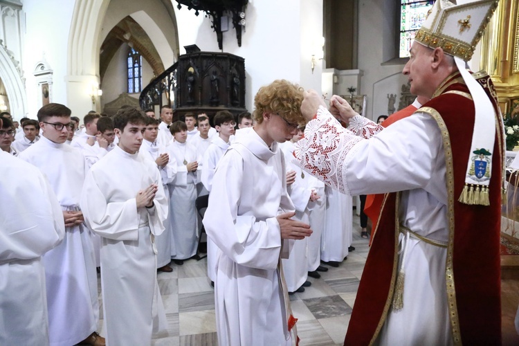 Wręczenie krzyży ceremoniarza