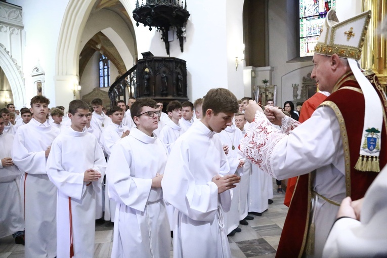 Wręczenie krzyży ceremoniarza
