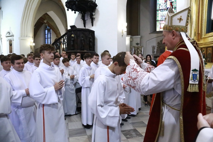 Wręczenie krzyży ceremoniarza