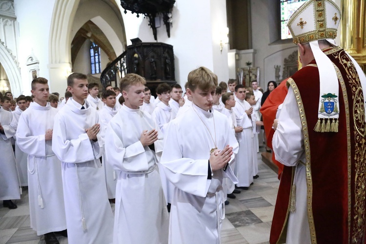 Wręczenie krzyży ceremoniarza