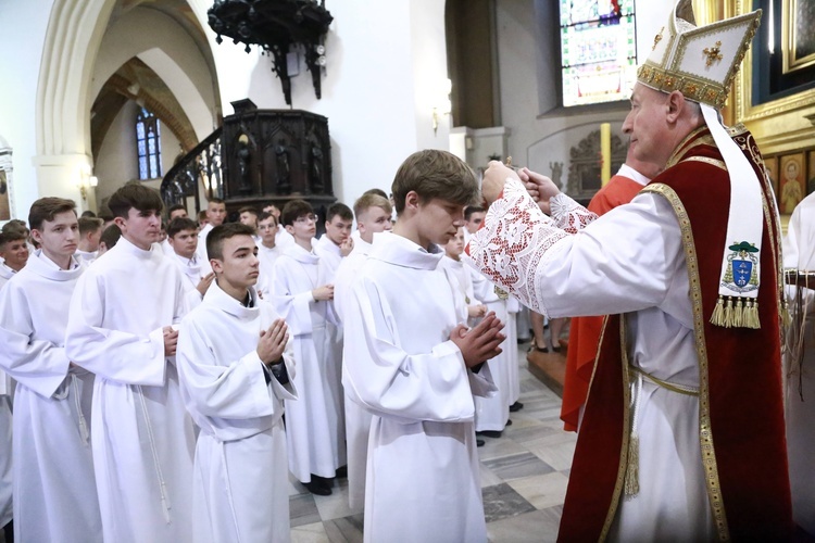 Wręczenie krzyży ceremoniarza