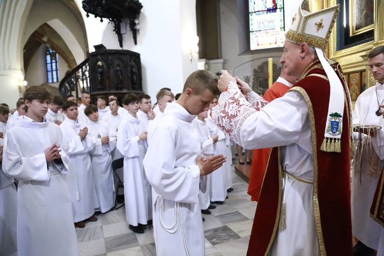 Wręczenie krzyży ceremoniarza