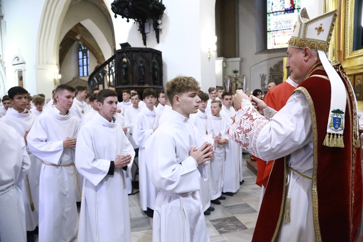 Wręczenie krzyży ceremoniarza