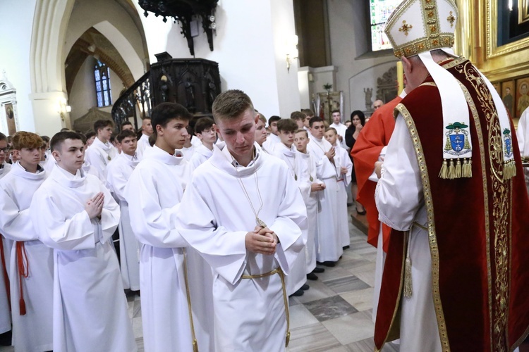 Wręczenie krzyży ceremoniarza