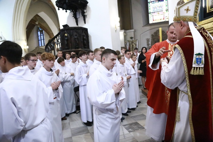 Wręczenie krzyży ceremoniarza