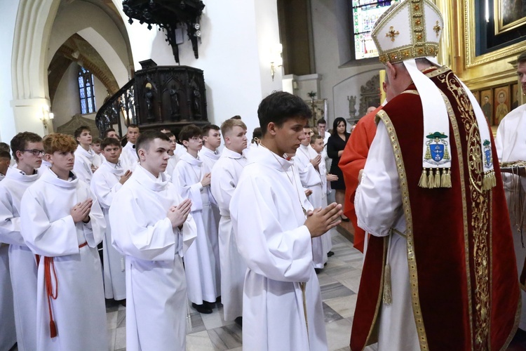 Wręczenie krzyży ceremoniarza