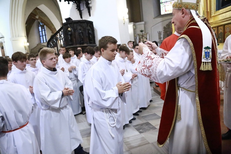 Wręczenie krzyży ceremoniarza