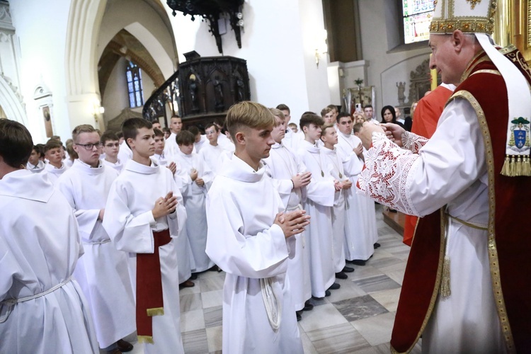 Wręczenie krzyży ceremoniarza