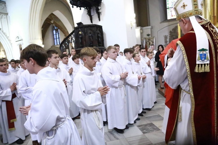 Wręczenie krzyży ceremoniarza