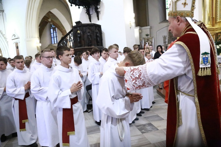 Wręczenie krzyży ceremoniarza