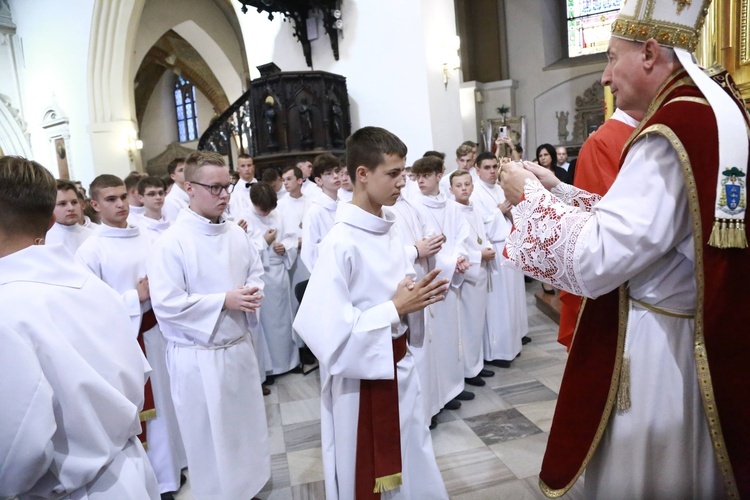 Wręczenie krzyży ceremoniarza