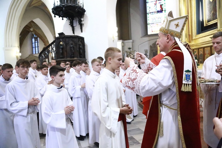 Wręczenie krzyży ceremoniarza