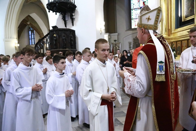 Wręczenie krzyży ceremoniarza