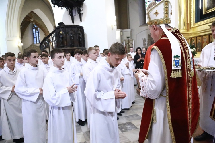 Wręczenie krzyży ceremoniarza